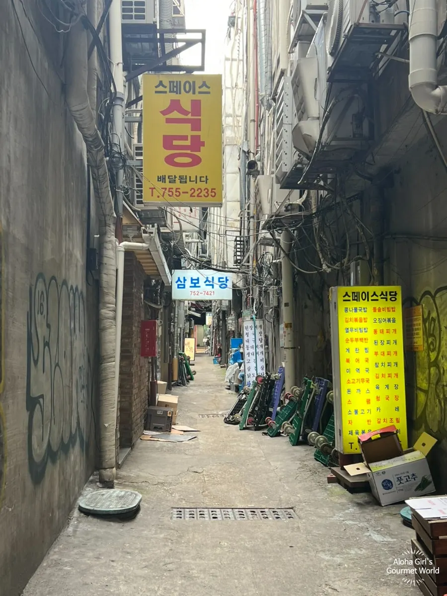 Entrance to Baekok tucked into a narrow Myeongdong alley