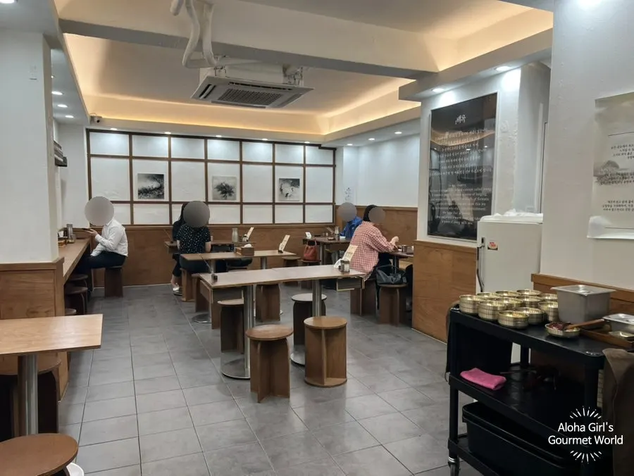 Clean, tidy interior of Baekok Myeongdong
