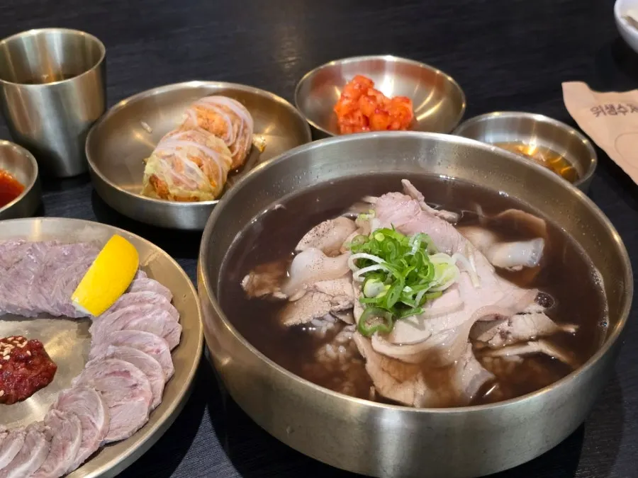 백옥 용산 약곰탕과 냉제육 상차림