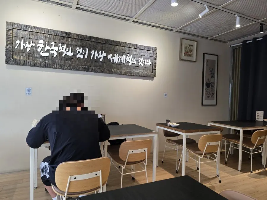 백옥 용산 2층 좌석 내부