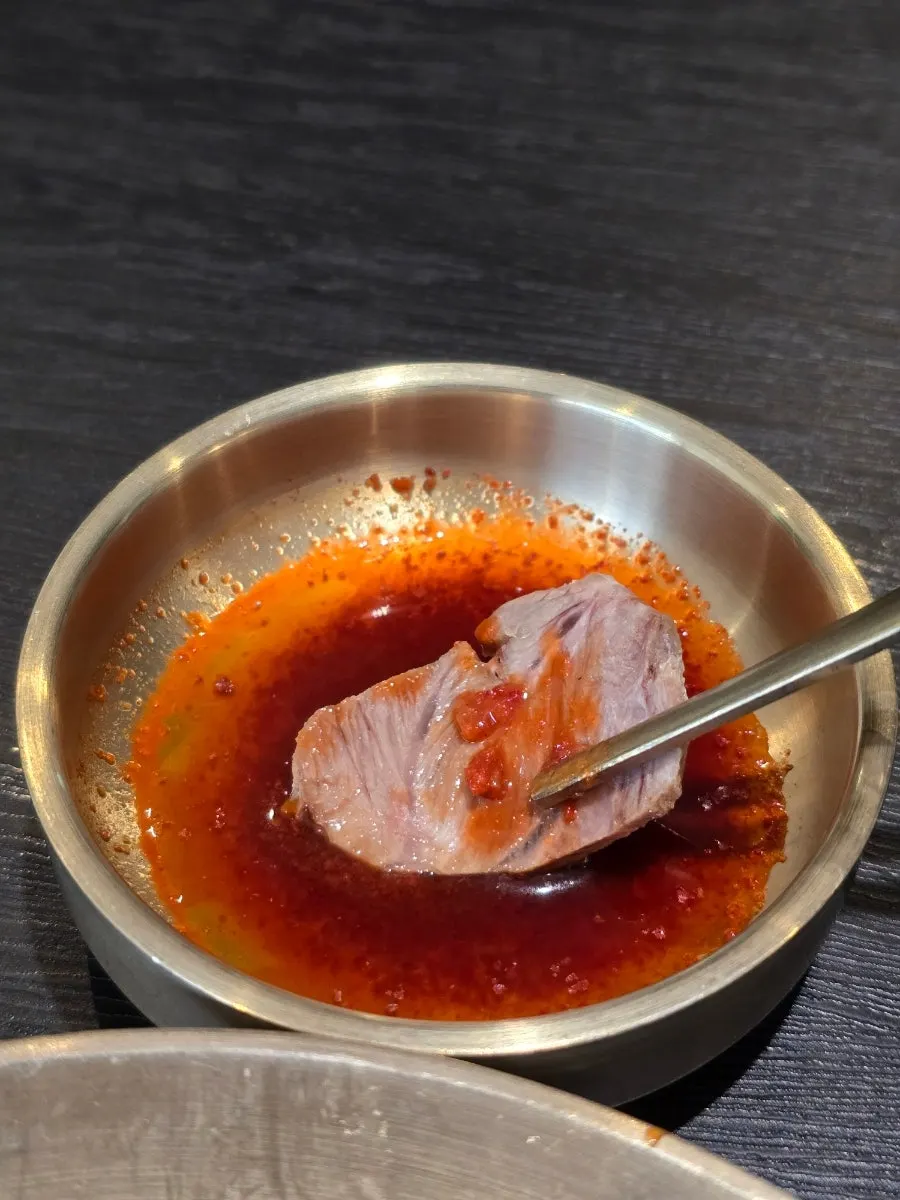 레몬을 뿌린 냉제육 고기 클로즈업