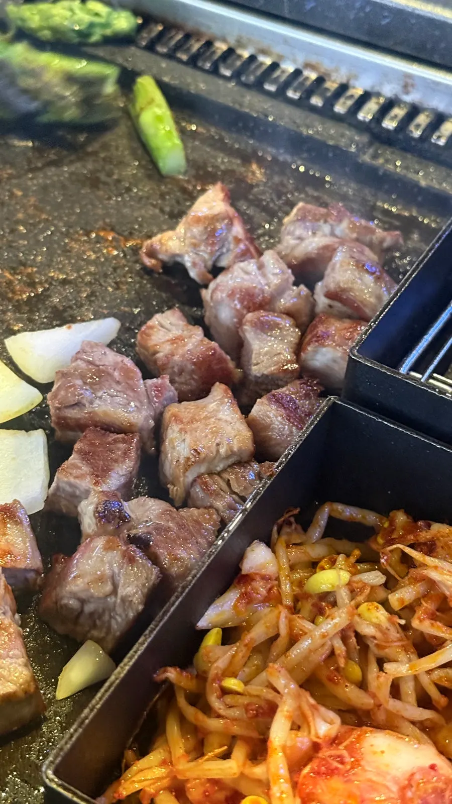 Grilled five-layer pork belly with a chewy texture