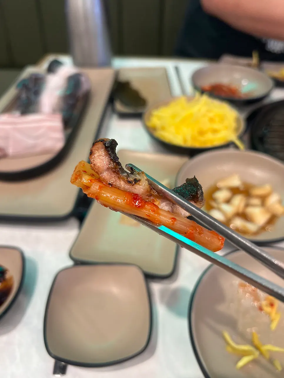 파김치와 곁들인 삼겹살 사진