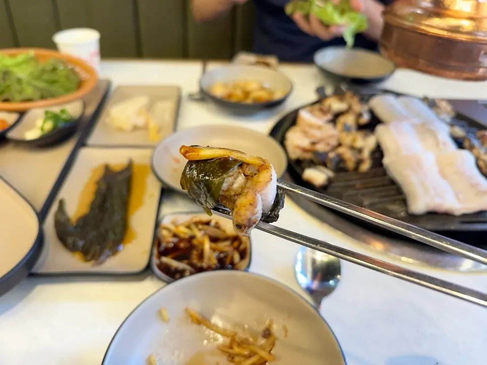 깻잎에 싸 먹는 구운 장어