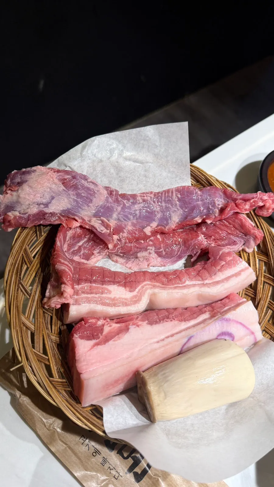 Cross-aged pork belly and fresh pork skirt meat