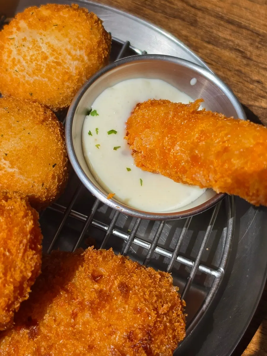 Crisp fried shrimp and cheese balls