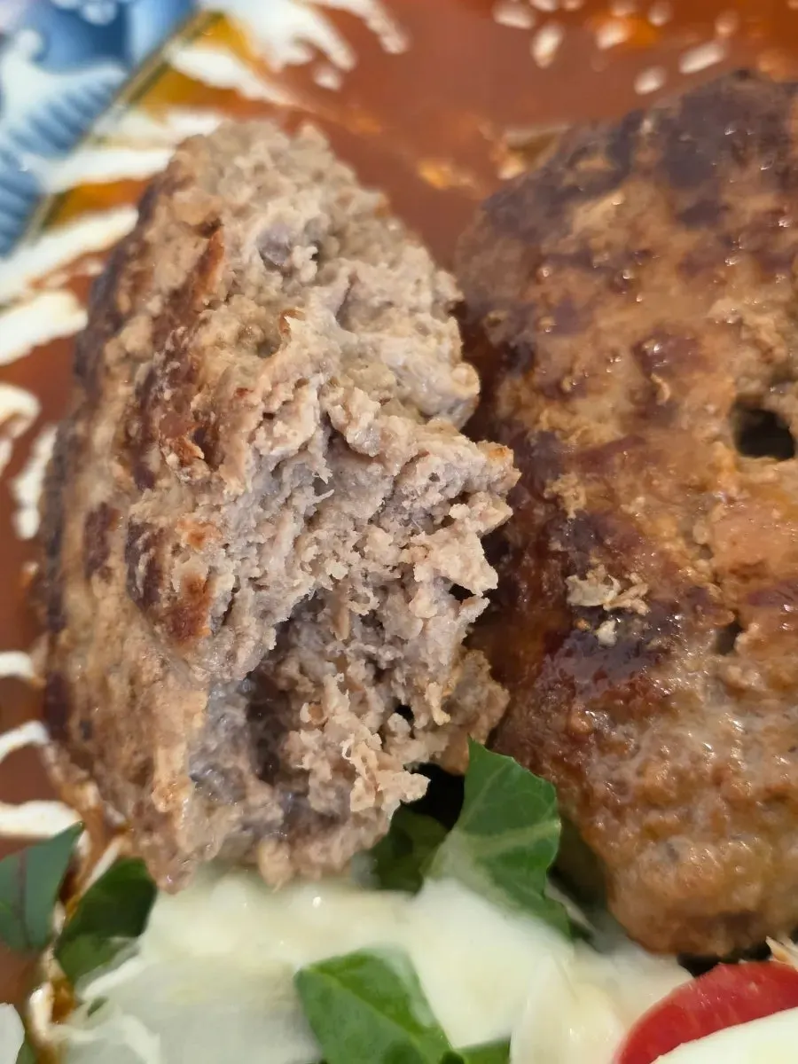 Cross section of Jeongssi Hambak cut with a knife