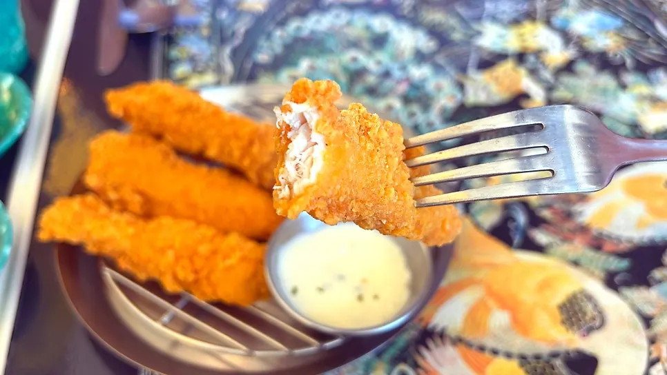 Chicken tenders with dipping sauce