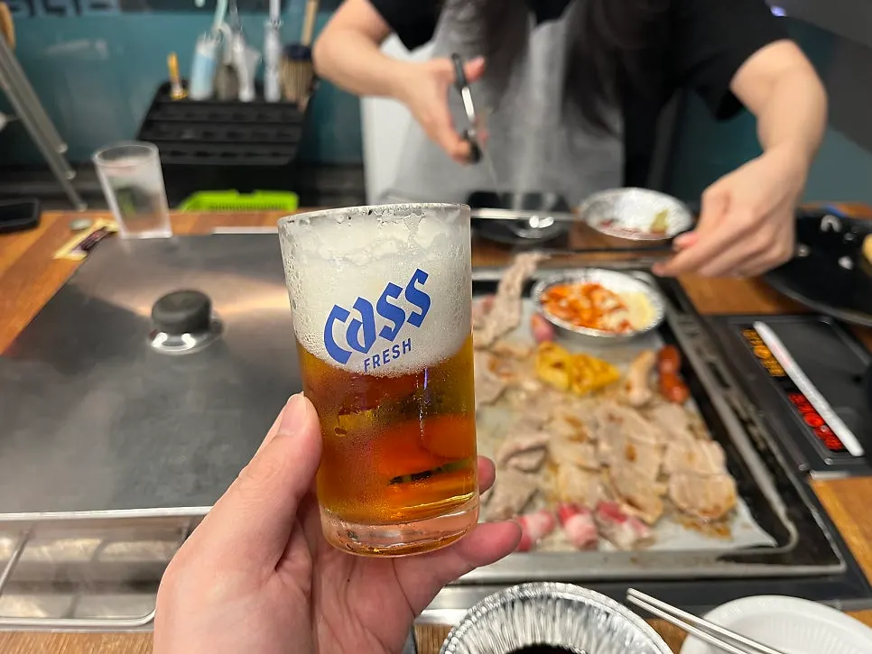 Alcohol served alongside shellfish ramen