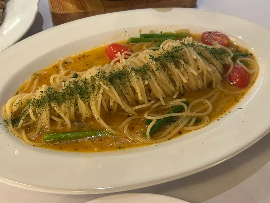 A plate of the clean, light aglio olio