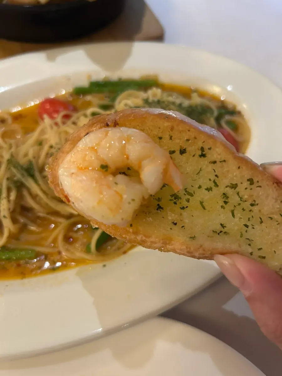 Plump shrimp piled on garlic bread