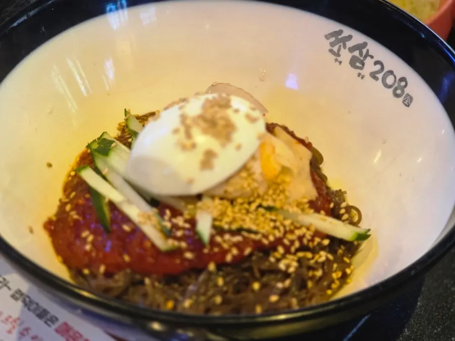 차돌박이 된장찌개와 사이드 메뉴