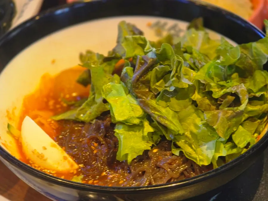날치알계란찜과 비빔냉면