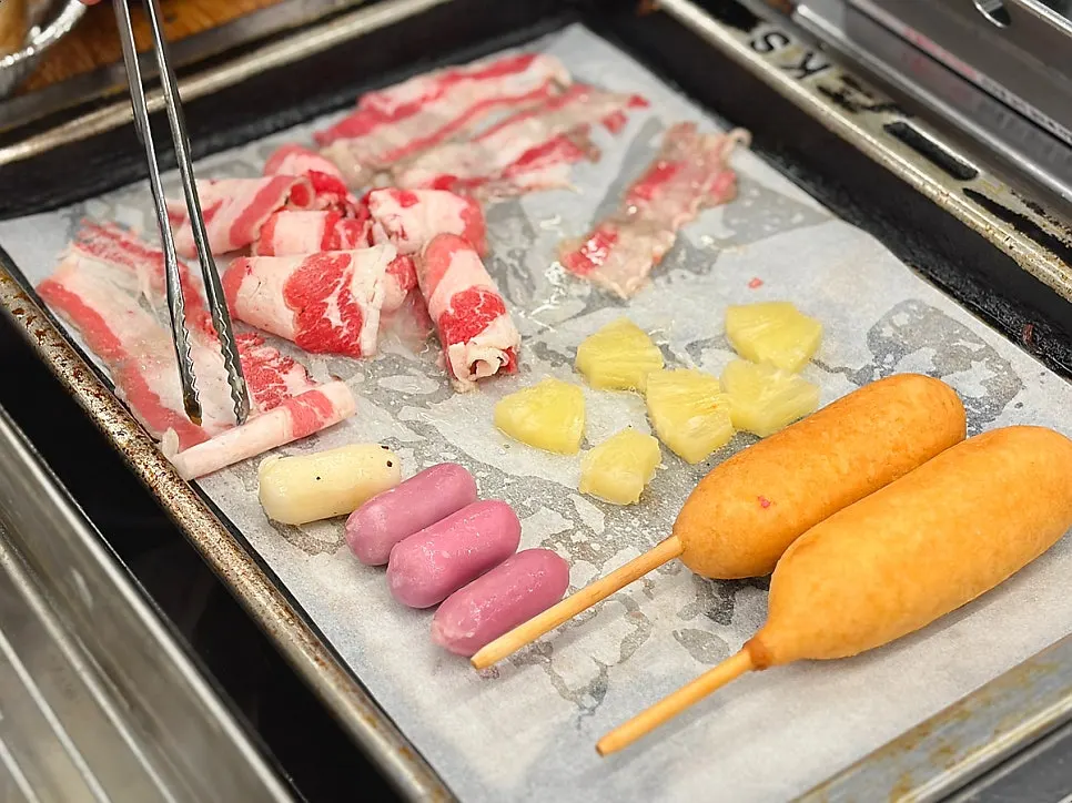 Side dishes including cheese sticks and rice cakes