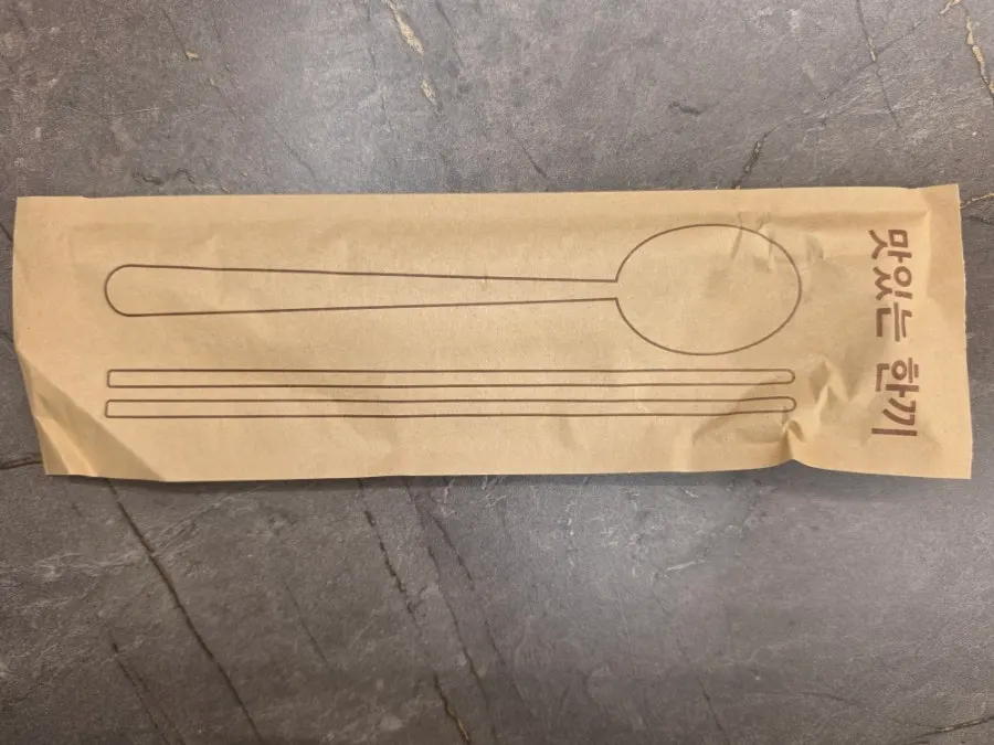 Table setting with individually wrapped utensils