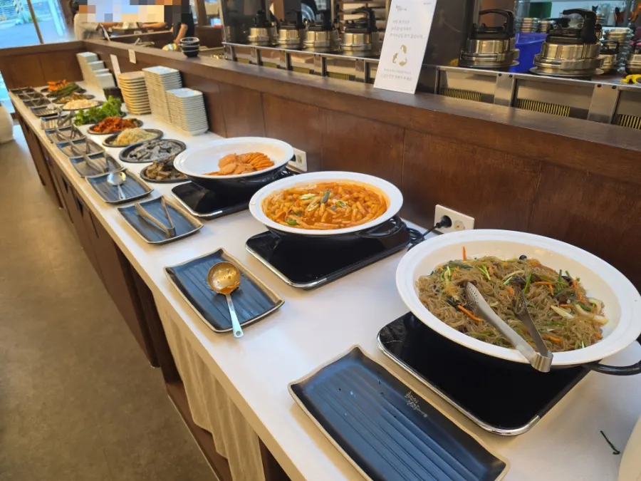 Buffet-style self side dish bar