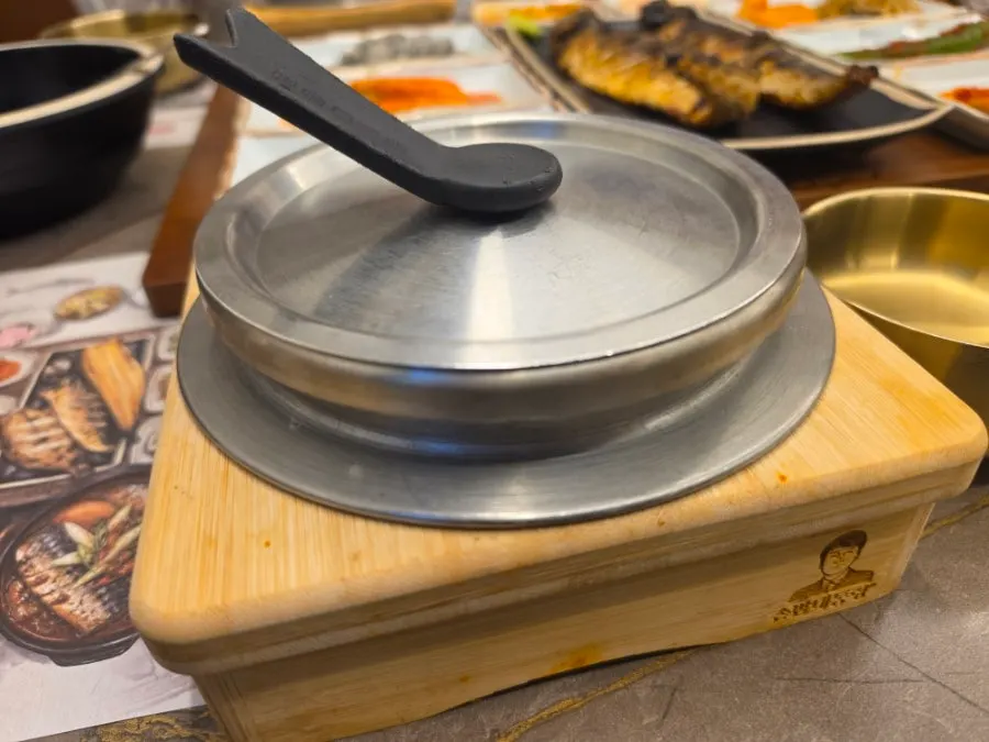 Freshly cooked hot pot rice
