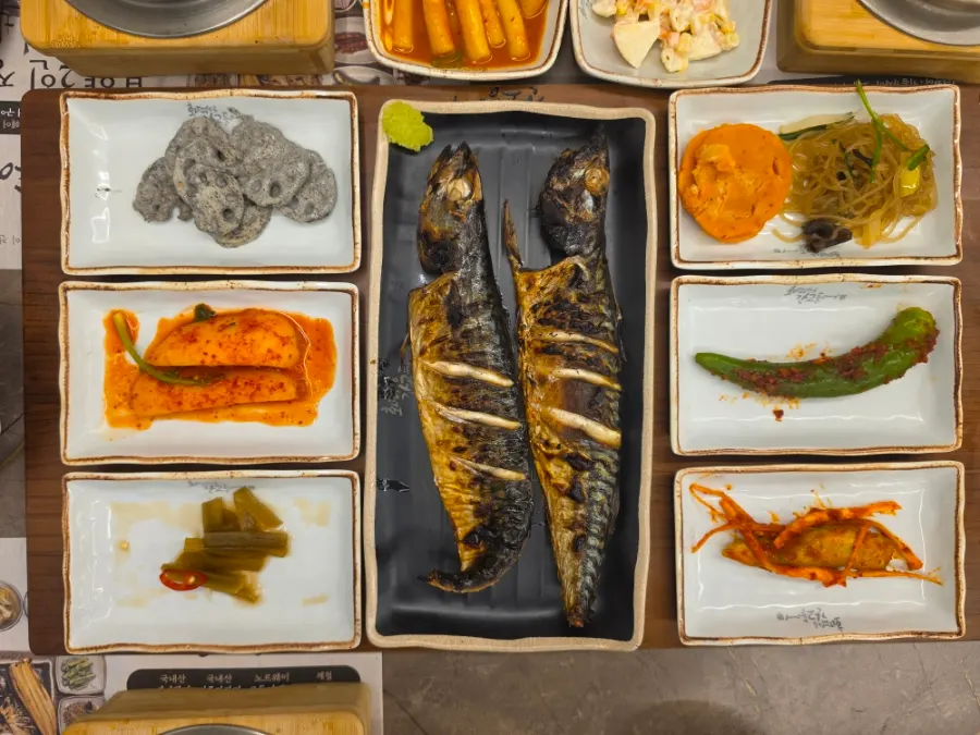 The grilled fish hot pot rice set table after the meal