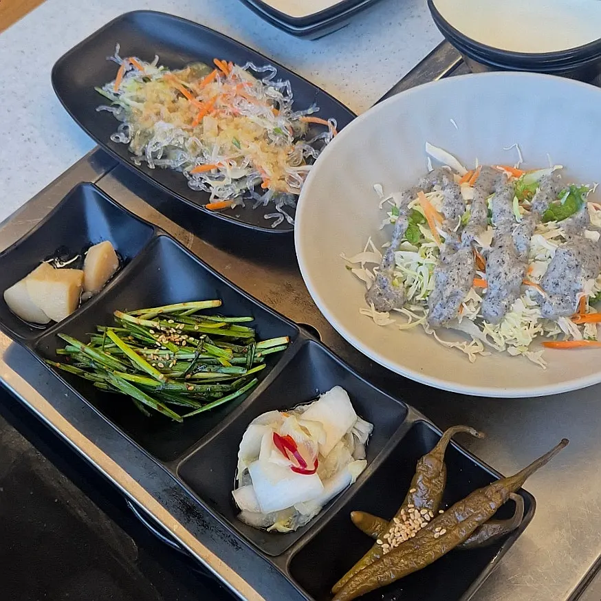 Basic side dishes served after ordering braised pork ribs