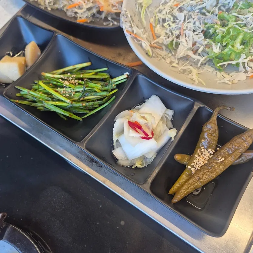 Seaweed soup and salad in the basic table setting