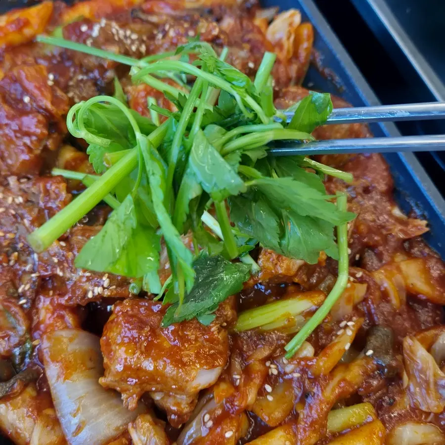 Rice-cake add-in in braised-rib sauce