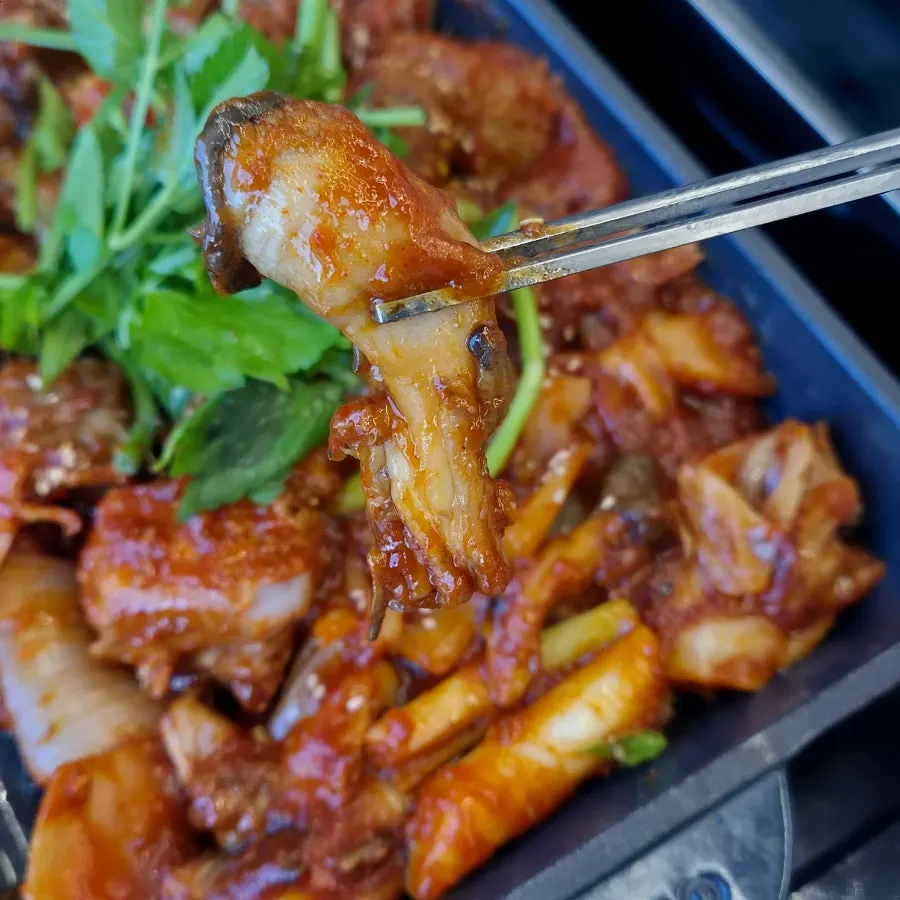 Seasoned vegetables served with braised ribs