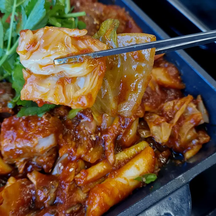 Plump mushrooms in the braised ribs