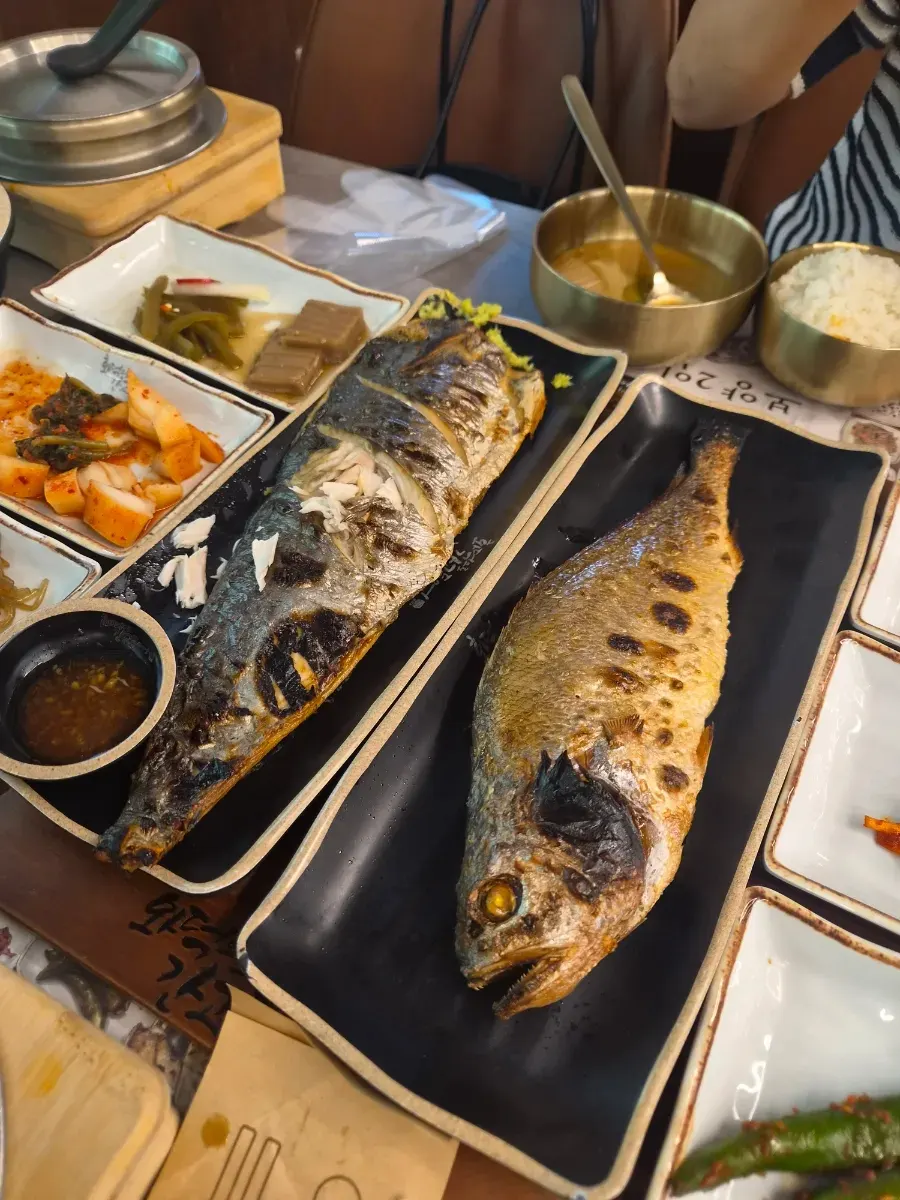 주차 가능한 한정식집 모습