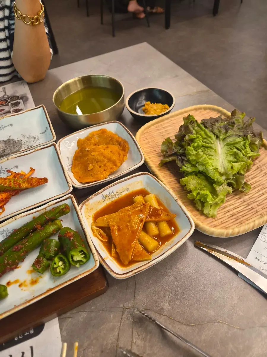 김치전과 떡볶이가 있는 셀프바