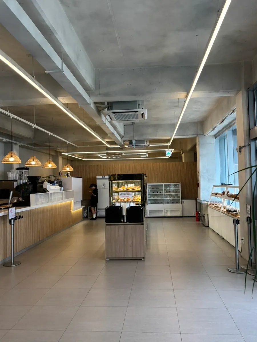 View of the large Gangneung bakery café