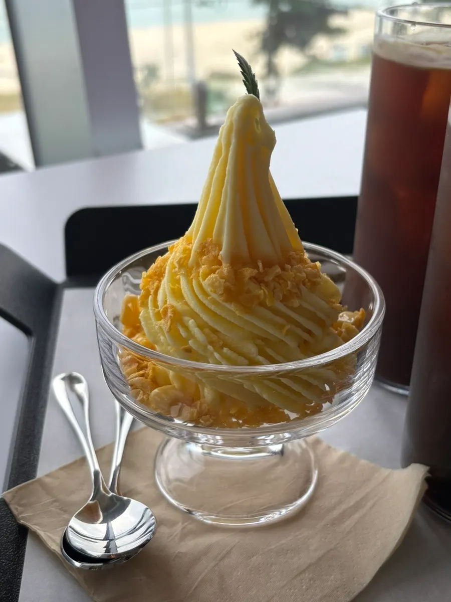Uncrowded atmosphere at this Gyeongpodae café