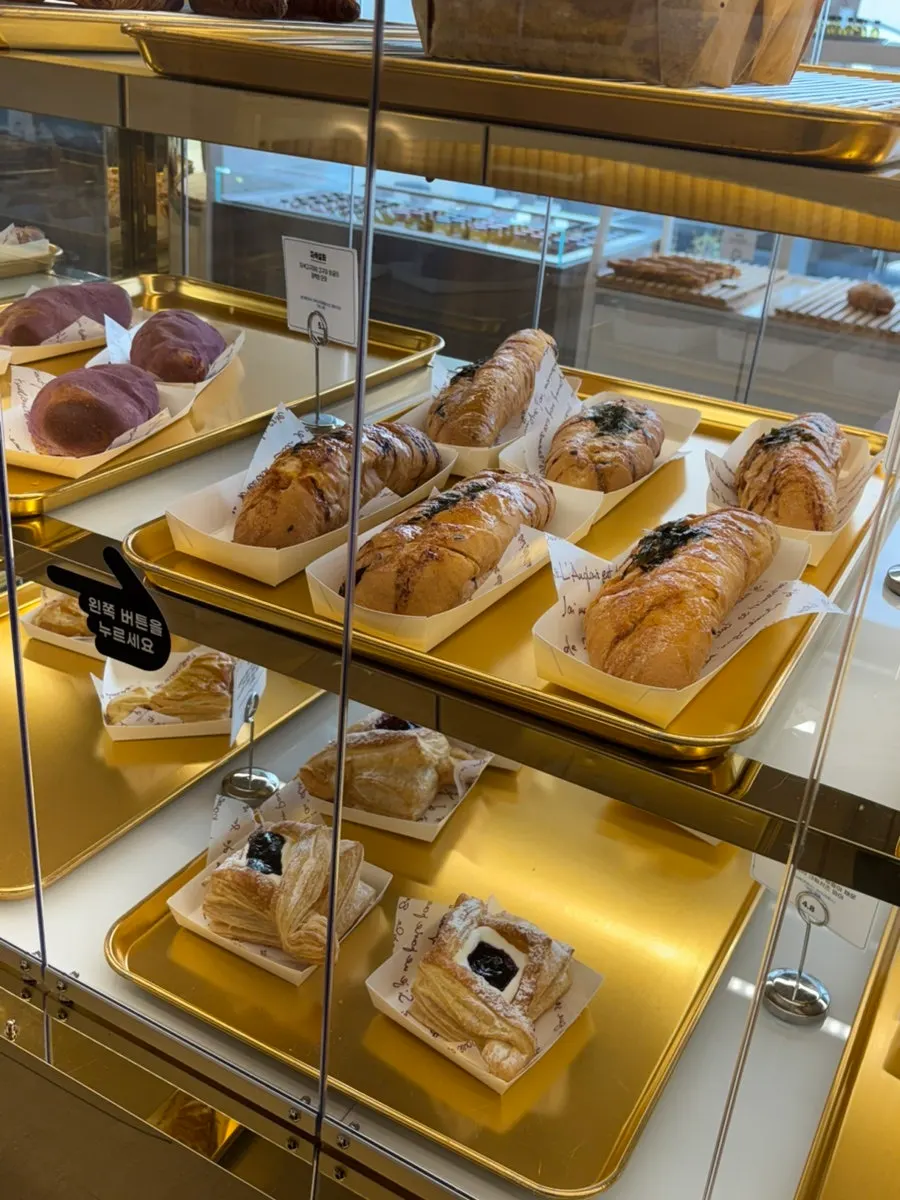 Seating area at the large bakery café Baegya Coffee