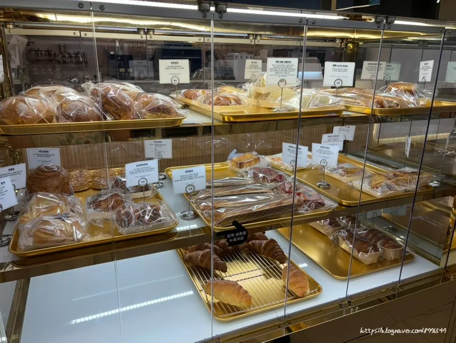 Bread remaining on the display shelves at Baegya Coffee