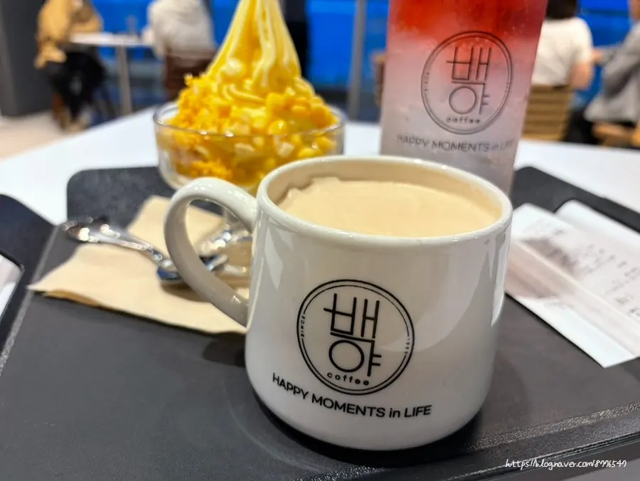 Drinks and dessert on a table at Baegya Coffee