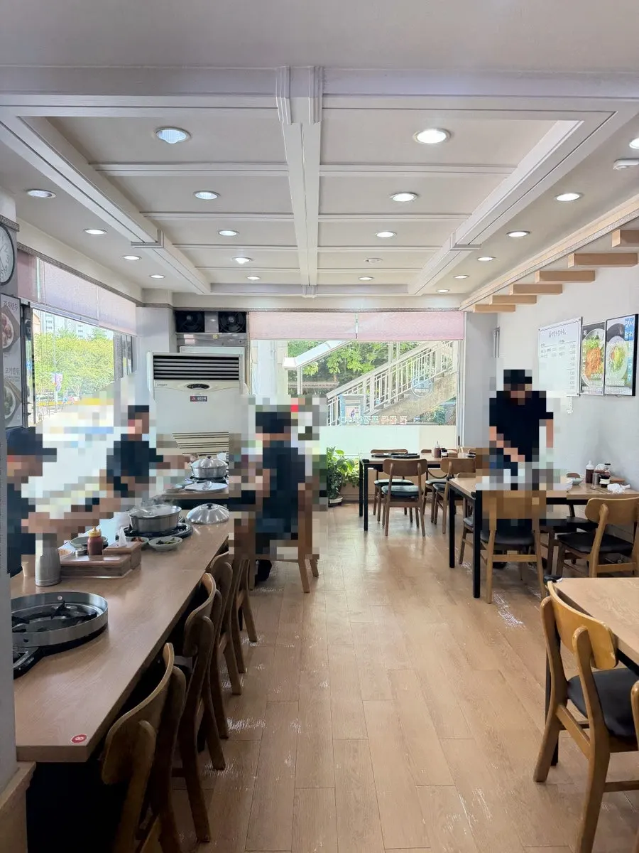 Exterior of Baekcheongu Kalguksu near Dongbaek E-mart