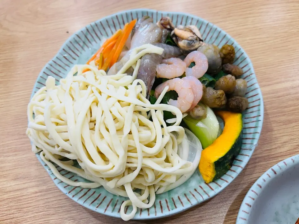 해물칼국수 국물을 떠올린 모습