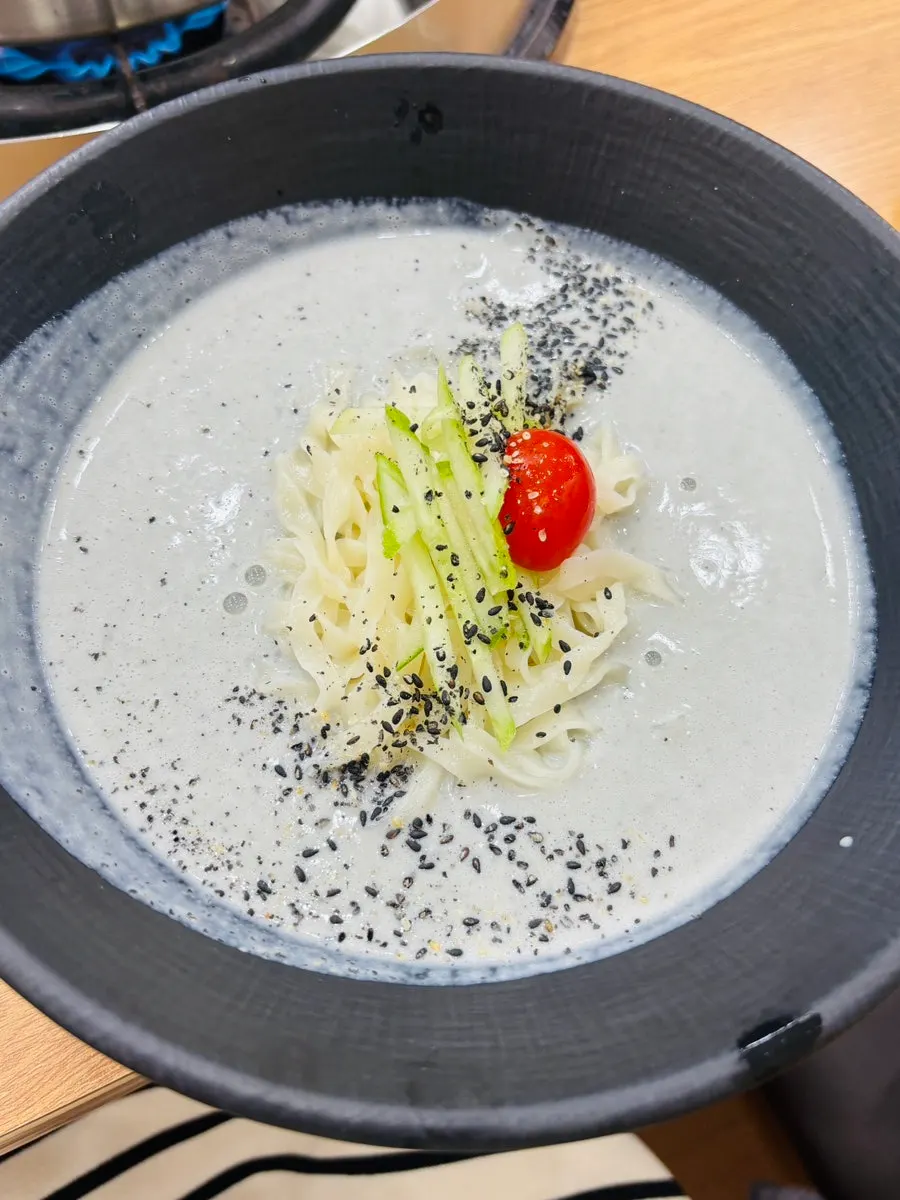해물칼국수 면발 클로즈업
