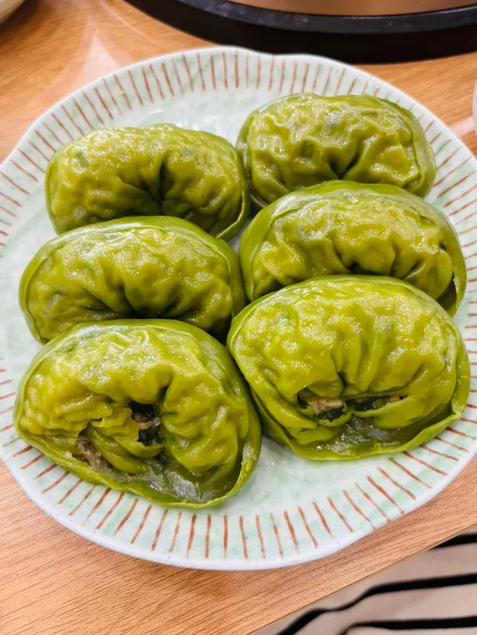 콩국수 면을 들어 올린 모습