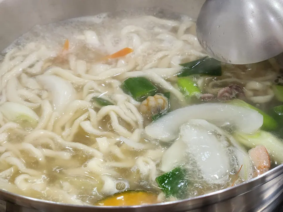 백청우칼국수 용인동백점 해물칼국수 상차림