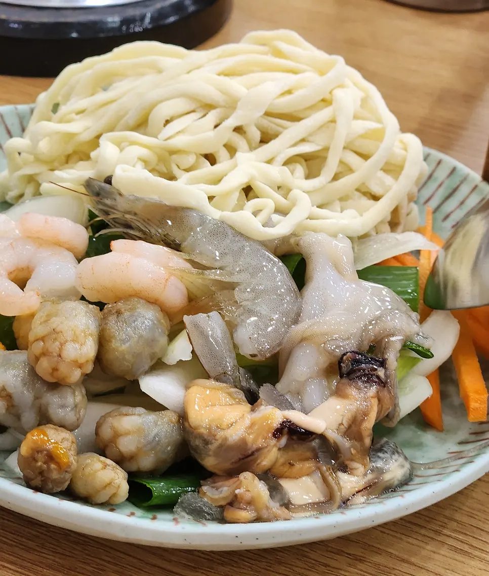 백청우칼국수 식사를 마친 테이블
