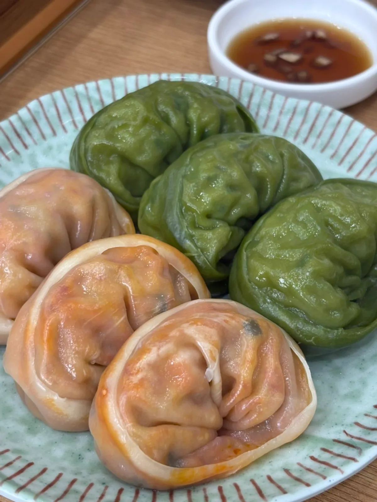 고기 반 김치 반 찐만두 한 접시