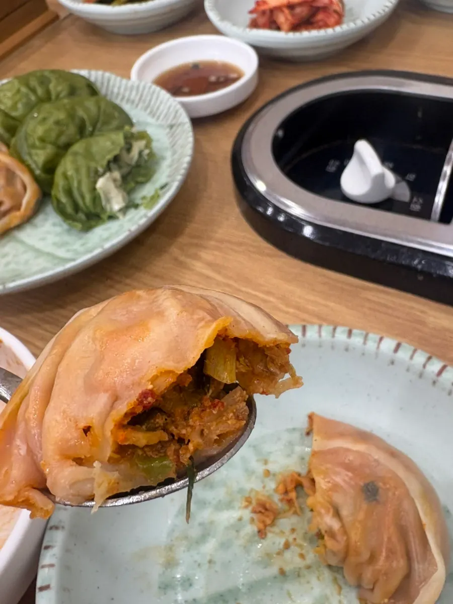 찐만두 반반 접시 클로즈업