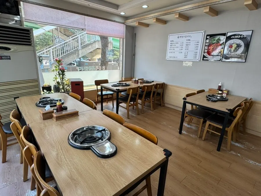 Sunlit floor-seating dining hall during the day