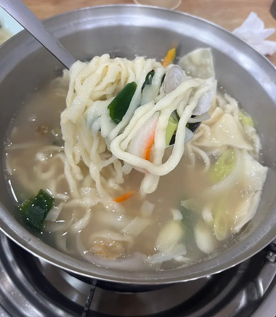 Finished seafood kaljebi after simmering for 3 minutes