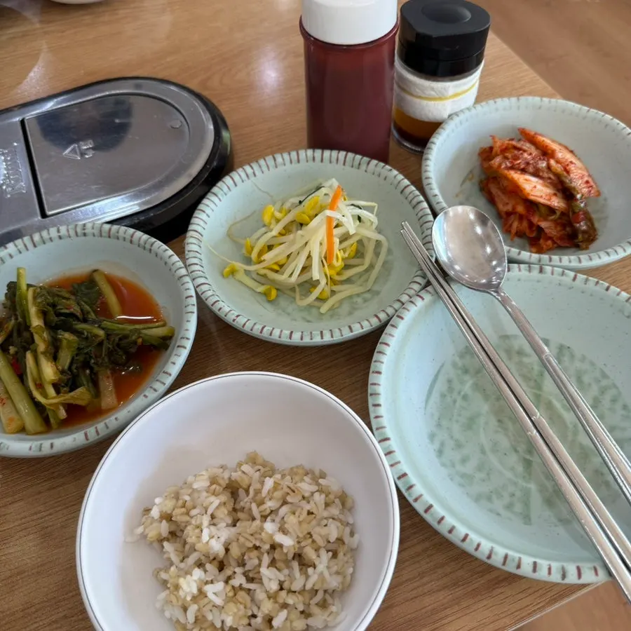 A bowl of the standard barley rice