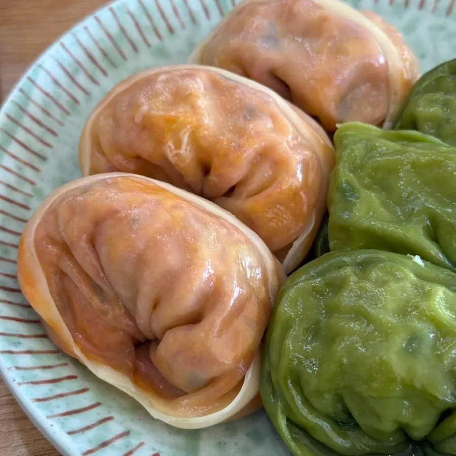 Cross-section of a large steamed mandu