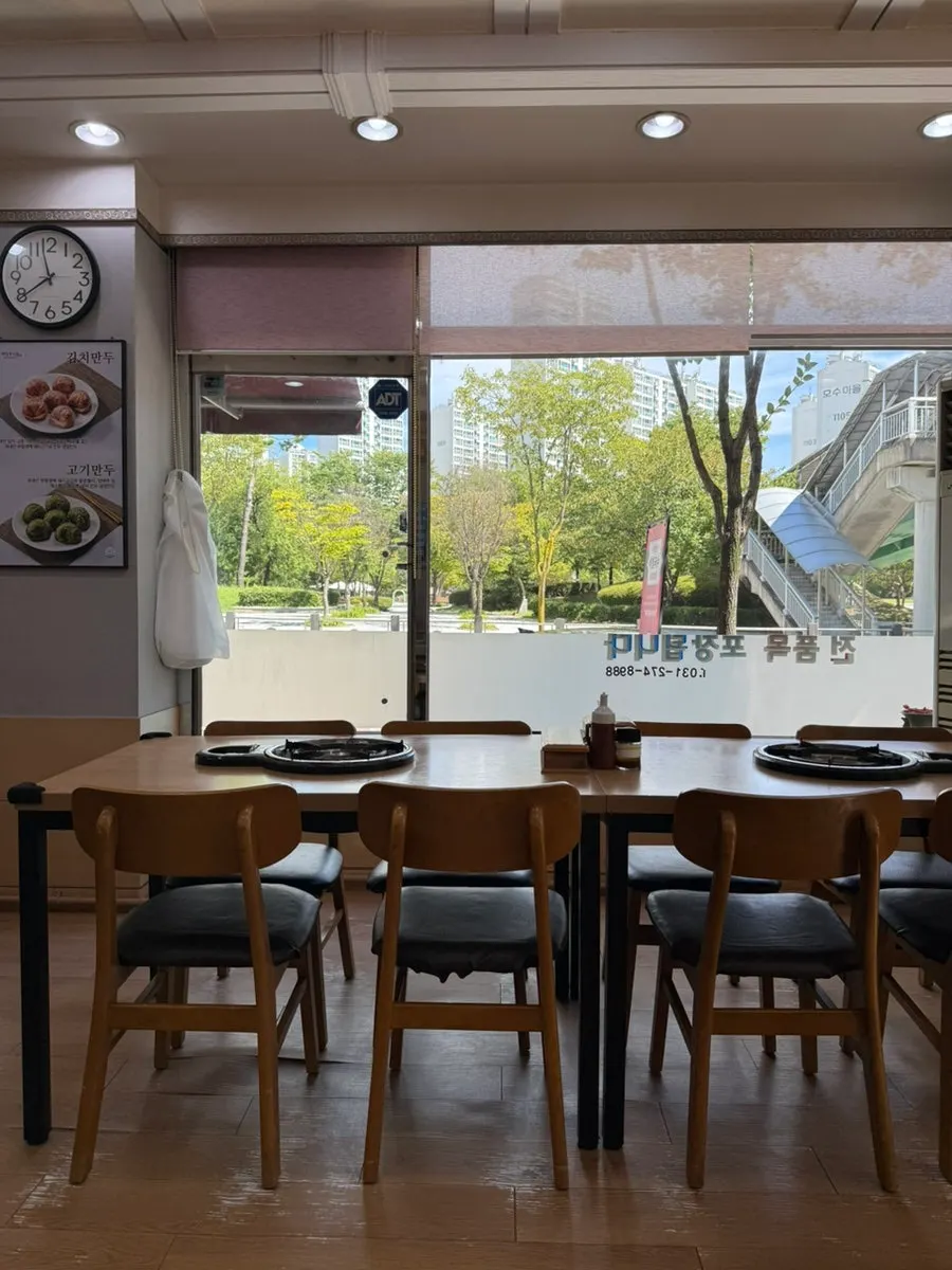 Table after finishing the meal with a view out the window