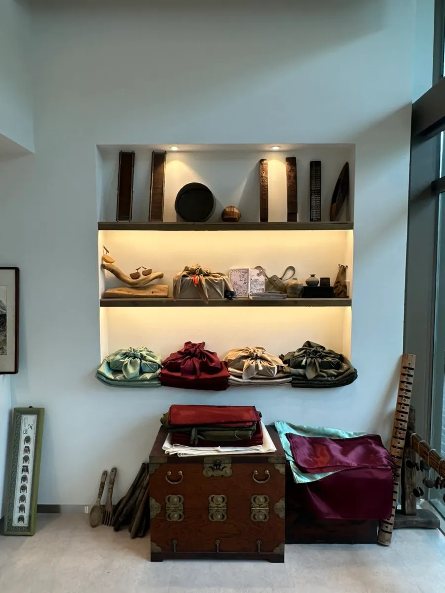 Clean, tidy interior of Baekho Tteokbang