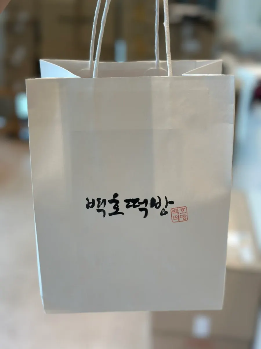 Individually packaged baekho tea, pumpkin milk, and pumpkin sikhye