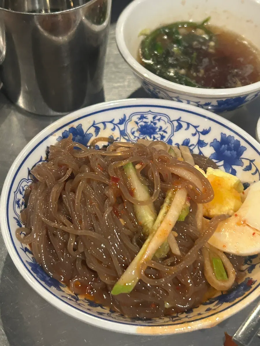Close-up of the brothy-style bibim naengmyeon